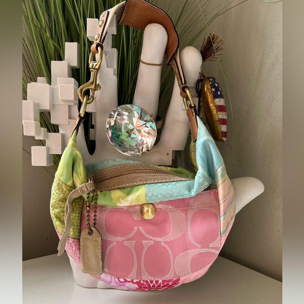 COACH Vintage Y2K multicolor Patchwork Bag – Pastel, Small & Chic - Picture 3 of 17